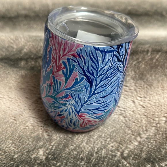 Lilly Pulitzer Stainless Steel Stemless Wine Tumbler with Lid, new without tags - Picture 1 of 7